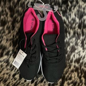 Womens size 10 tennis shoes